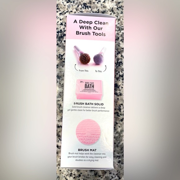 It Cosmetics Brushes for Ulta Airbrush Brush and Bath Collection - Picture 9 of 10